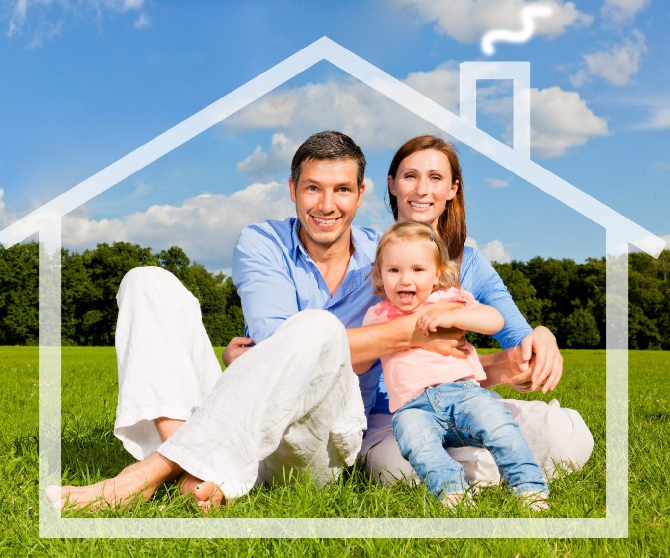 Bauherrenfamilie Lächelnde Familie mit Kleinkind im Freien, eingerahmt von einer Hausumrandung.